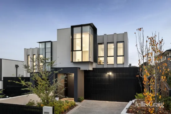 8 Chatsworth Quadrant, Templestowe Lower, Vic 3107