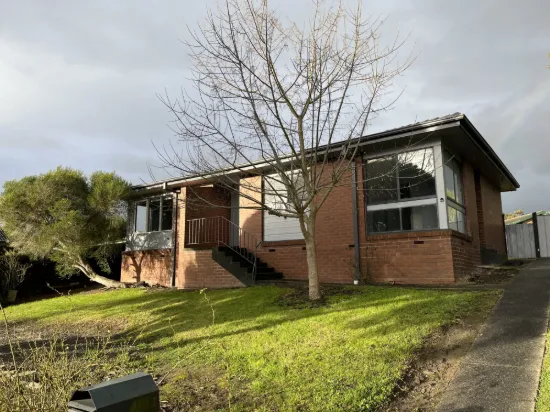 8 Churinga Drive, Churchill, Vic 3842