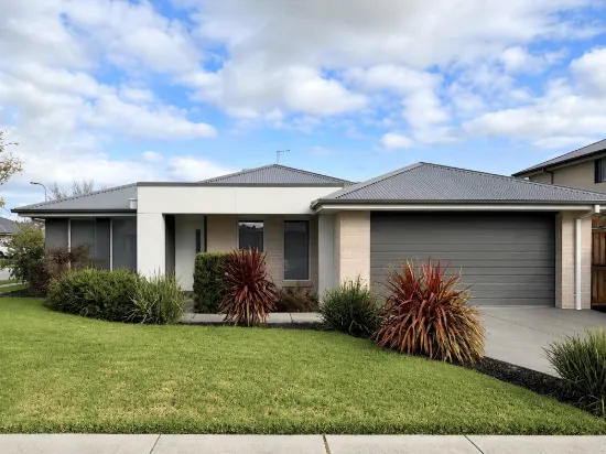 8 Cinnamon Street, Drouin, Vic 3818