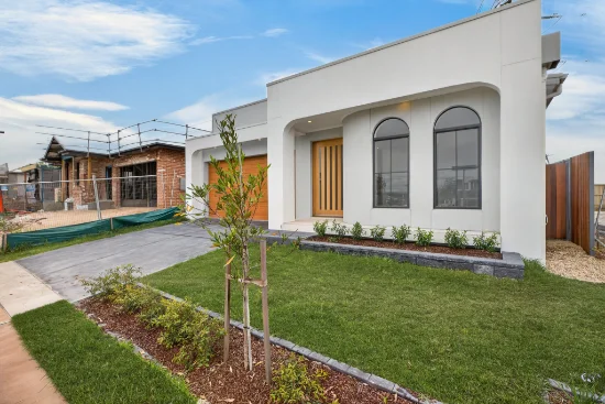 8 Clarence Circuit, Oran Park, NSW 2570