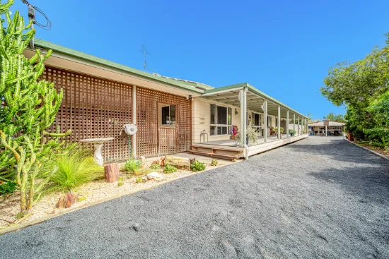 8 Crinum Crescent, Emerald, Qld 4720