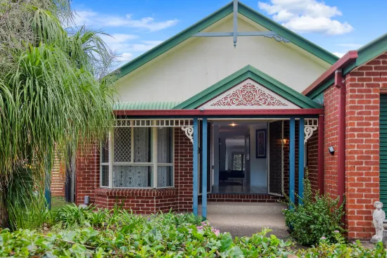 8 Cunningham Place, Forest Lake, Qld 4078