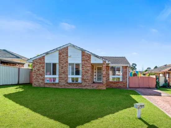8 Danube Crescent, Kearns, NSW 2558