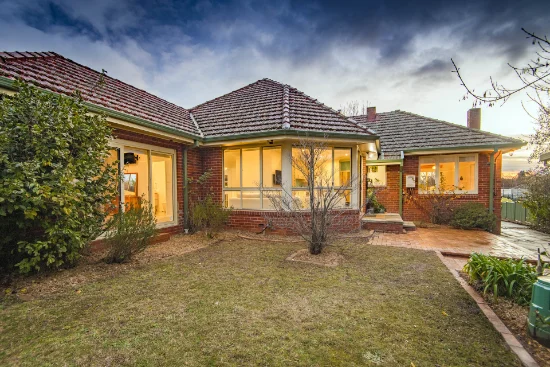 8 Deane Street, Yarralumla, ACT 2600 - For Rent