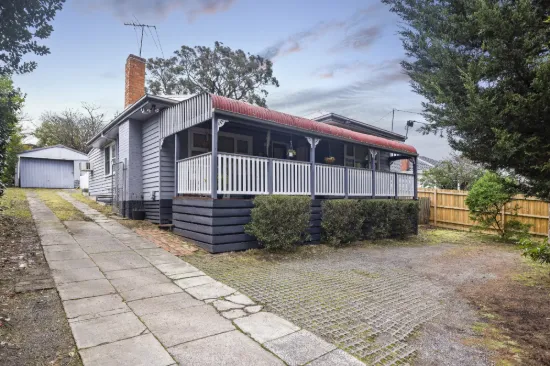 8 Dorset Road, Ferntree Gully, Vic 3156
