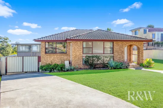 8 DUNKELD PLACE, St Andrews, NSW 2566