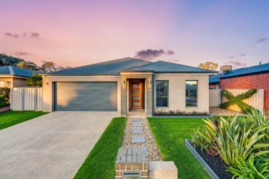 8 Dwyer Place, Thurgoona, NSW 2640