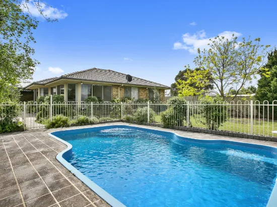 8 Emarald Close, Mornington, Vic 3931
