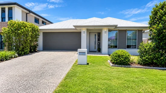 8 Fairview Street, Victoria Point, Qld 4165 - For Rent