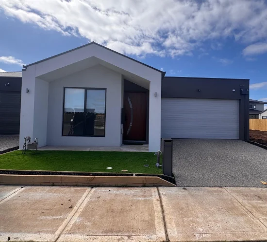 8 Fieldia Street, Tarneit, Vic 3029