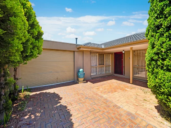 8 Fosters Court, Cranbourne North VIC 3977 - For Rent
