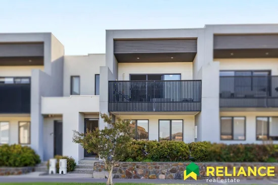 8 Ganges Road, Craigieburn, Vic 3064 - For Rent