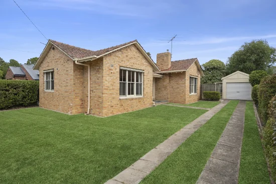 8 Garlick Avenue, Newtown, Vic 3220
