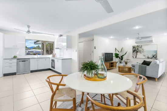 8 Greenfield Close, Mooroobool, Qld 4870