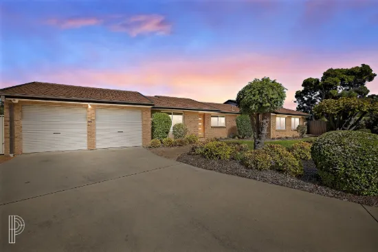 8 Griffin Place, Monash, ACT 2904