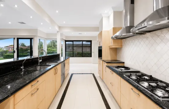 8 GUILDFORD DRIVE, Doncaster East, Vic 3109