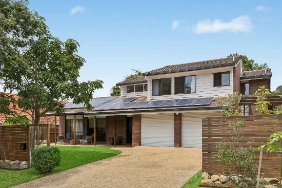 8 Halmore Place, Chapel Hill, Qld 4069
