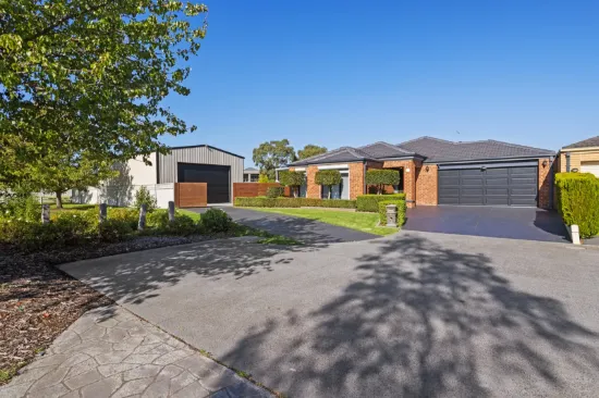 8 Hateley Heath, Cranbourne East, Vic 3977