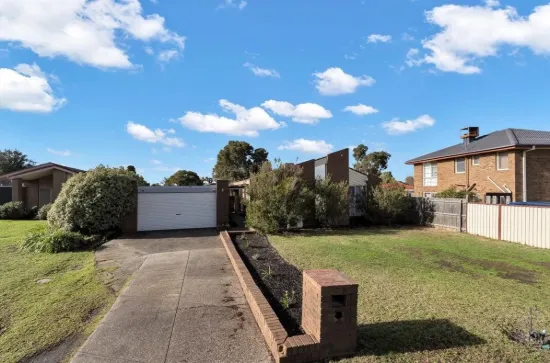 8 Havelock Place, Melton West, Vic 3337