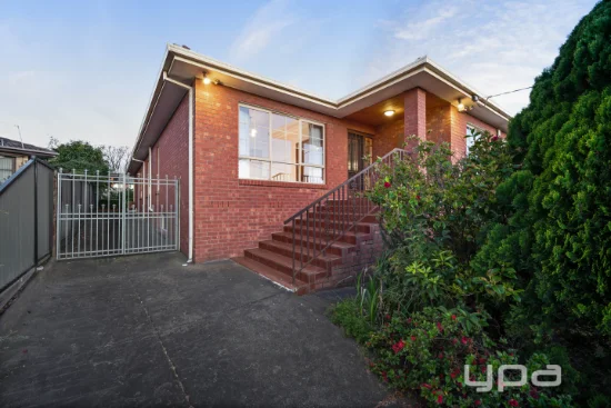 8 Highcliffe Close, Gladstone Park, Vic 3043