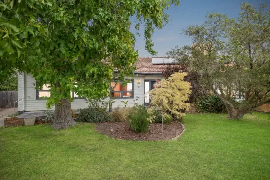 8 Highview Parade, Hamlyn Heights, Vic 3215