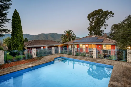 8 Hores Lane, Tawonga, Vic 3697