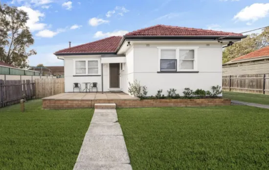8 Hosking Crescent, Glenfield, NSW 2167