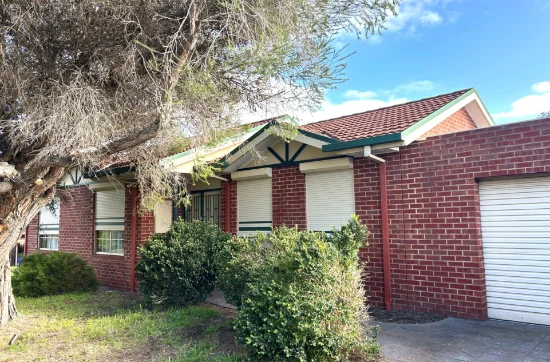 8 Hurlstone Crescent, Mill Park, Vic 3082