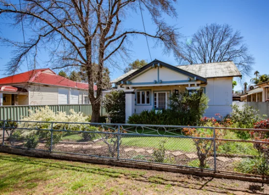 8 Jean St, Wellington, NSW 2820