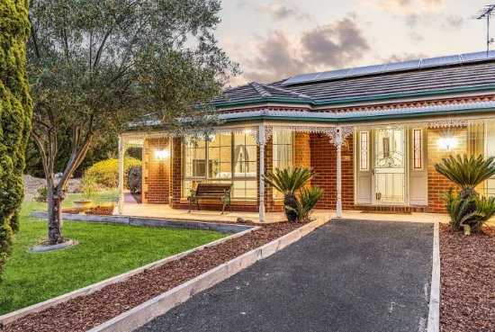 8 Kestrel Crescent, Mount Duneed, Vic 3217