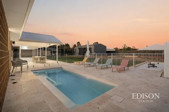 8 Kingsmill Crescent, Parkerville, WA 6081