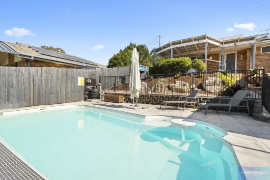 8 Kuter Court, Edens Landing, Qld 4207