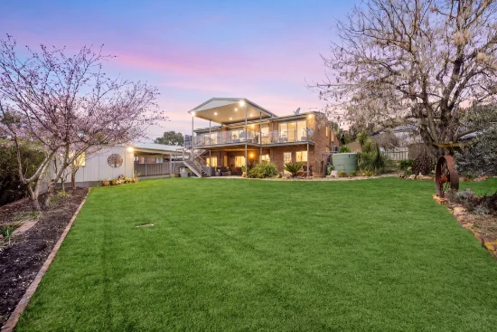 8 Lamble Place, Oxley, ACT 2903