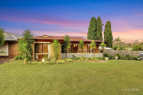 8 Lancaster Way, Melton West, Vic 3337