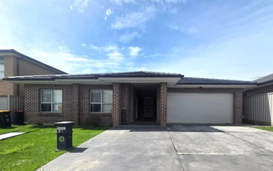 8 Learoyd Road, Edmondson Park, NSW 2174 - For Rent