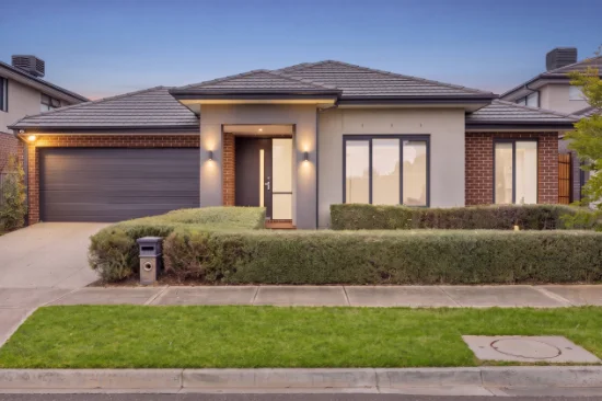 8 Lenigas Crescent, Manor Lakes, Vic 3024 - For Sale