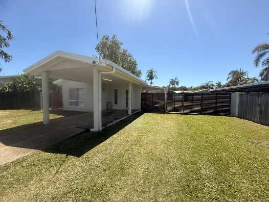 8 Limpet Close, Trinity Beach, Qld 4879 - For Rent