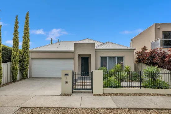 8 Linlithgow Parade, Caroline Springs, Vic 3023