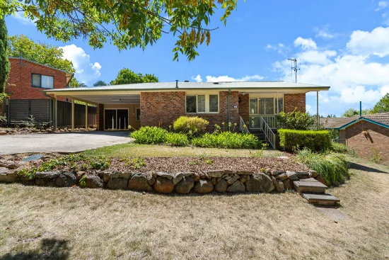 8 Logan St, Narrabundah, ACT 2604