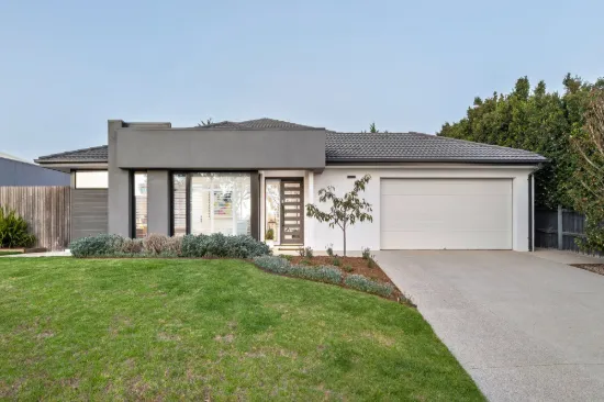 8 Lucas Place, Mornington, Vic 3931