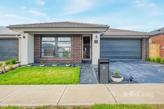 8 Lynnwood Drive, Mickleham, Vic 3064
