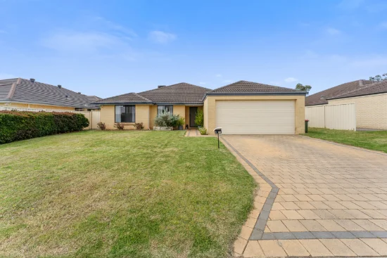 8 Marloo St, Wattle Grove, WA 6107