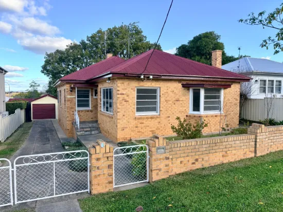 8 Mathews St, West Tamworth, NSW 2340