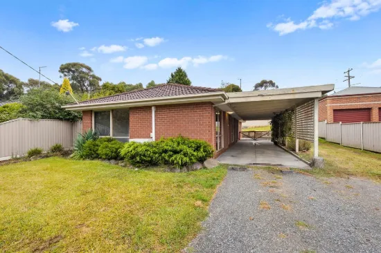 8 Melvyn Crescent, Mount Clear, Vic 3350