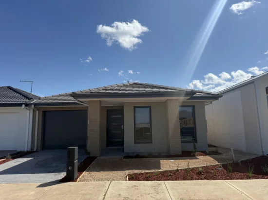 8 Milkmaids Avenue, Deanside, Vic 3336
