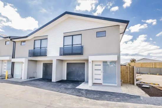8 Nebula Lane, Cranbourne East VIC 3977 - For Rent