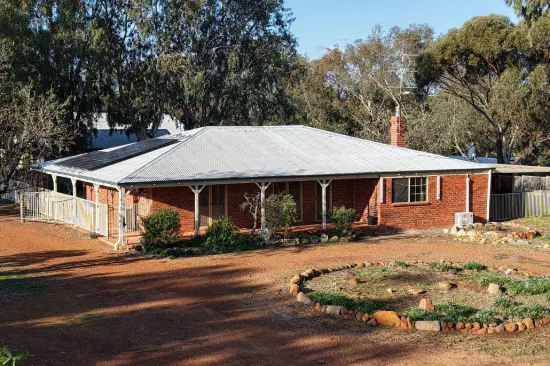 8 Ninth Road, York, WA 6302