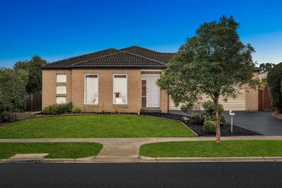8 Ogle Way, Cranbourne North VIC 3977-Image