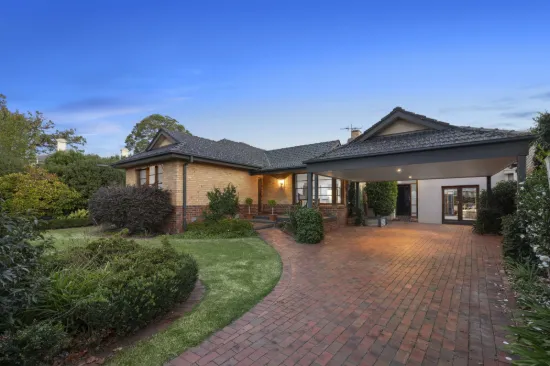 8 Oswald Thomas Avenue, Hampton East, Vic 3188