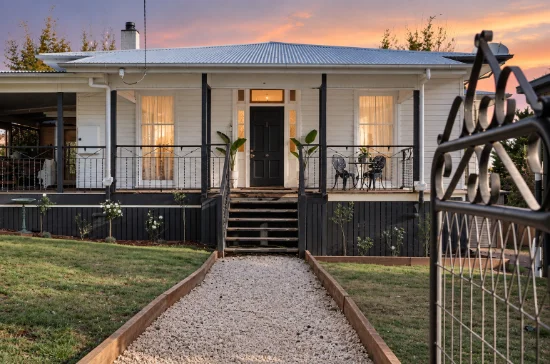 8 Owen Street, Mount Lofty, Qld 4350